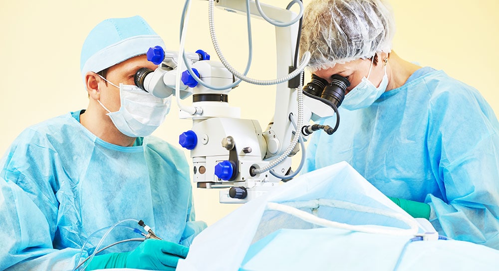 Почему офтальмологи ходят в очках и не делают себе лазерную коррекцию