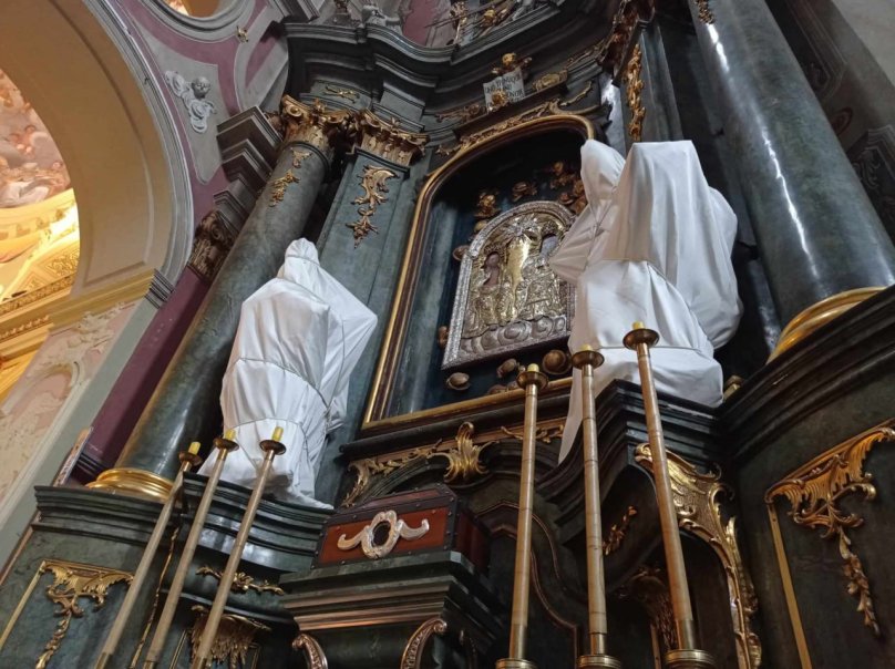 У катедральному соборі в центрі Львова реставрують північний вівтар