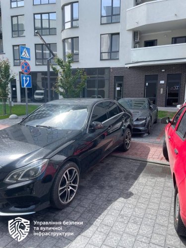 Через скарги сусідів у Львові склали понад 400 протоколів за паркування у дворах ЖК