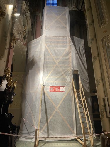 У катедральному соборі в центрі Львова реставрують північний вівтар