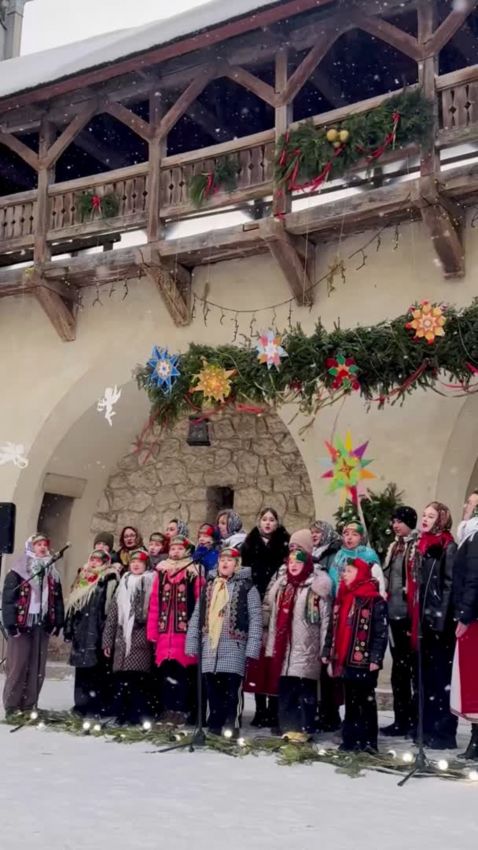 Традиція, що сильніша за час: як цьогоріч звучала українська коляда в Олеському замку (ФОТО/ВІДЕО)