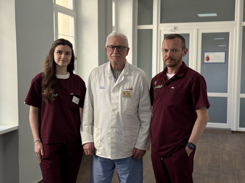 Хірурги «Охматдиту» прооперували малюка, який понад десять днів не міг випорожнитися