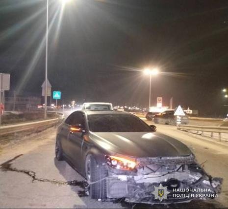 На 21-річного водія Mercedes склали адмінпротокол за дрифт та аварію у Сокільниках