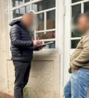 На Буковині викрили чоловіка, який шантажем змушував дітей створювати інтимні фото та відео