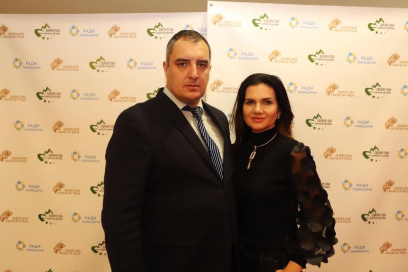 Дружина депутата Львівської облради Ганущина придбала Mercedes за понад 3 млн грн