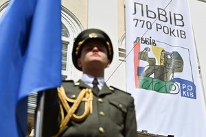 У Львові до Дня міста замайоріли прапори військових та оборонних сил України